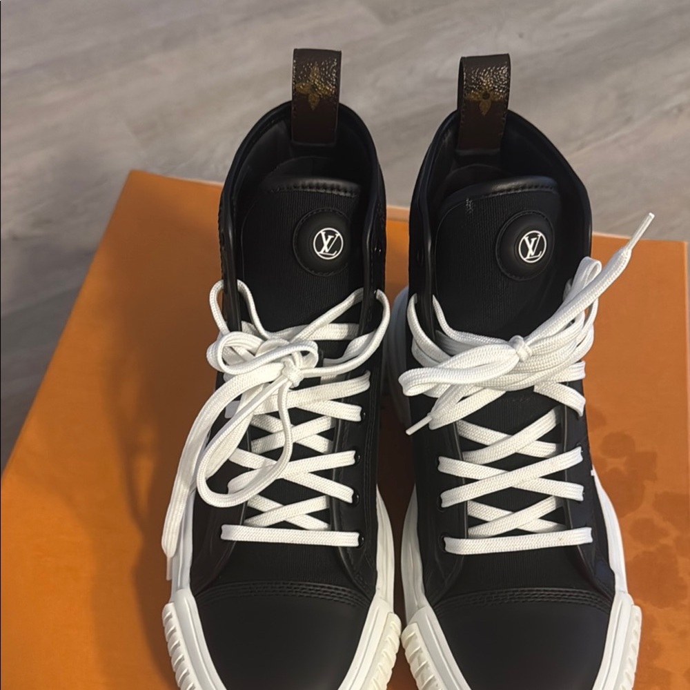 Louis Vuitton Black and White Sneakers - Picture 3 of 8